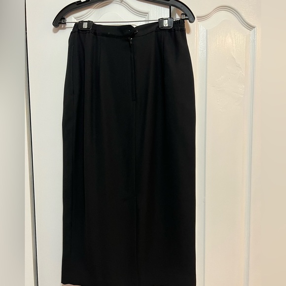 Executive Collection : Woman 2 PC : Blazer & Skirt . Size :8P Black color - Picture 7 of 11